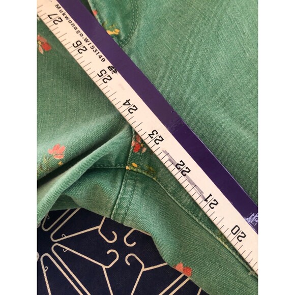 NYDJ PRINT GREEN  6 / 28 FLORAL FLOWER CROP CAPRI MID RISE - Picture 8 of 13